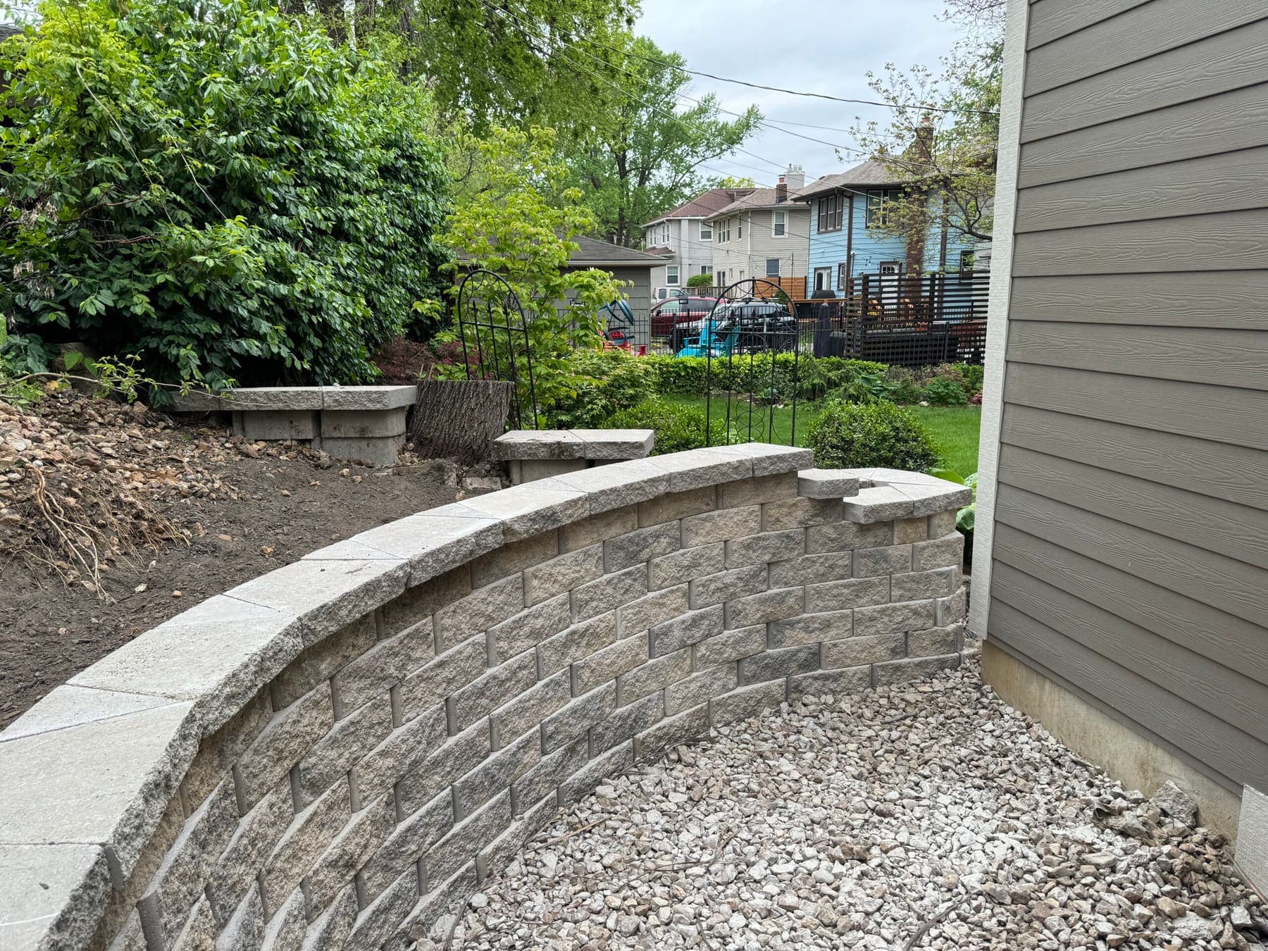 Curved CMU retaining wall