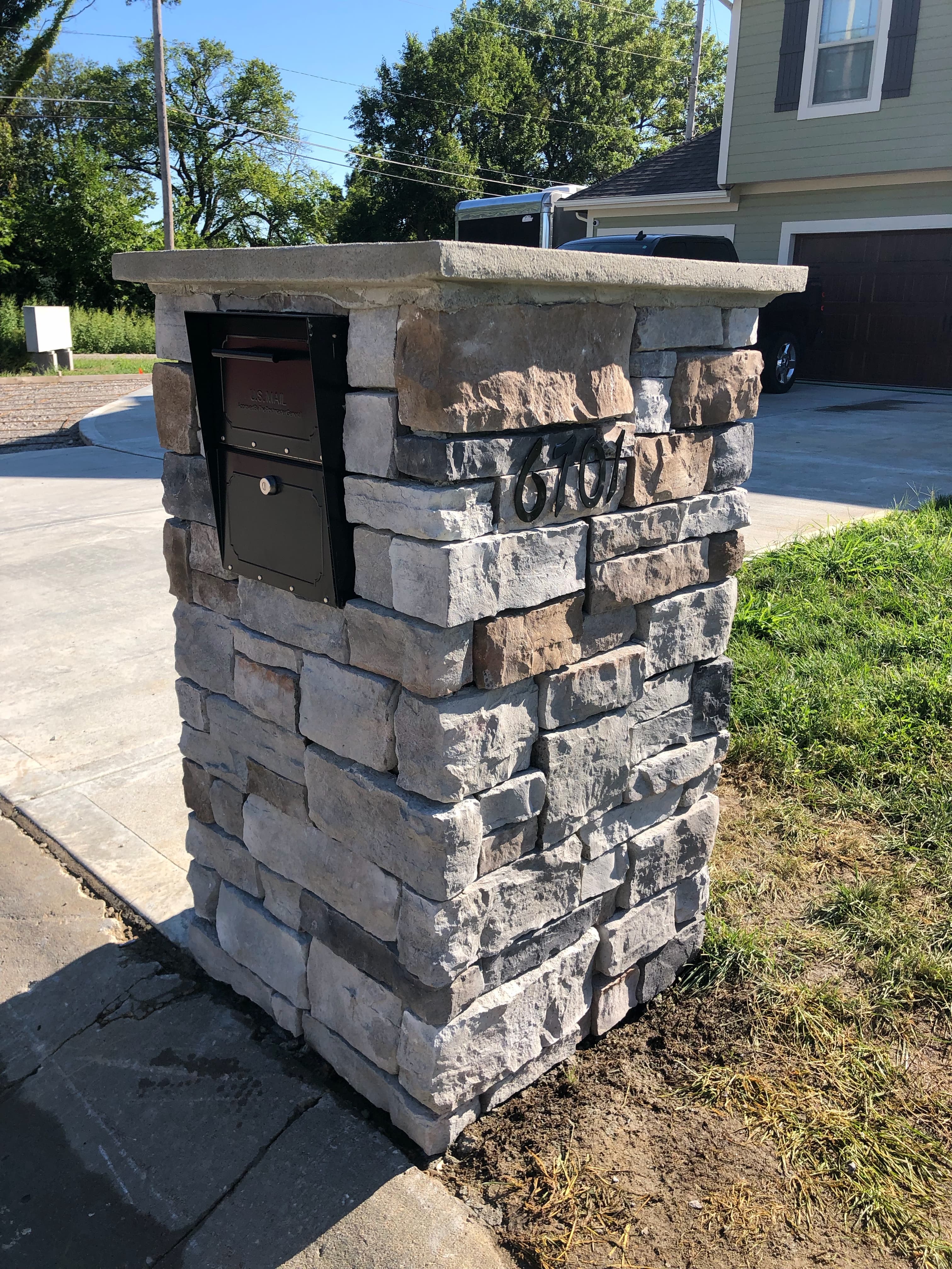 Stone mailbox pillar (16701)